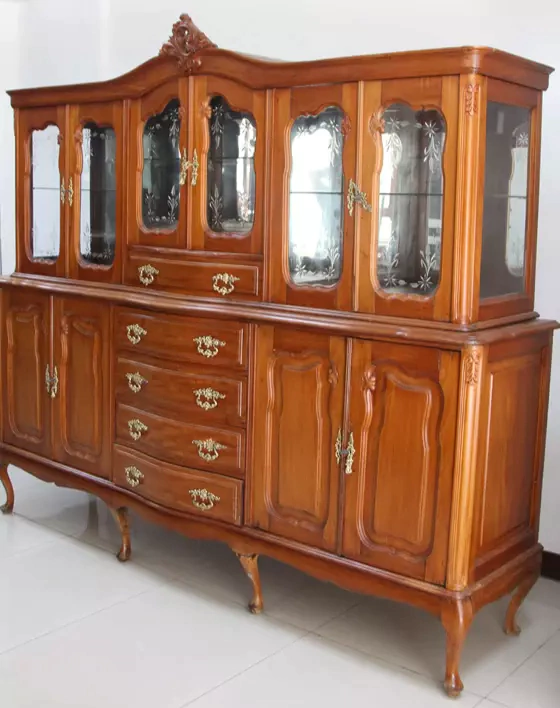 Cristaleira / Buffet Estilo Chippendale Inglês — Fechaduras Originais de Bronze (Cód. 03) — móvel antigo restaurado disponível no acervo Toque Antigo