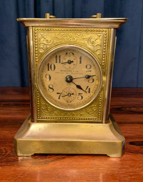 Relógio de Mesa em Bronze Estilo Manuelino — móvel antigo restaurado disponível no acervo Toque Antigo