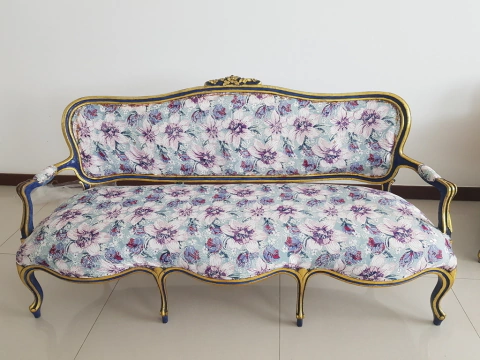 Sofá Luís XV 3 Lugares — Estampa Floral Azul (Cód. 867) — móvel antigo restaurado disponível no acervo Toque Antigo